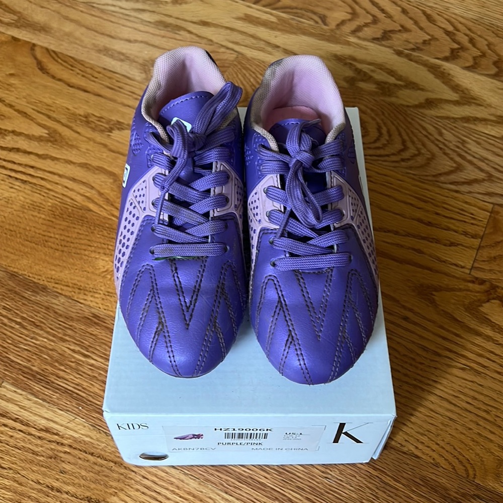 Girls Dream Pairs cleats only worn a couple times size 1